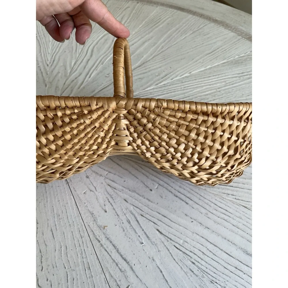 Vtg Woven Bohemian Wicker Rattan Handled Basket Hippie‎  Boho New